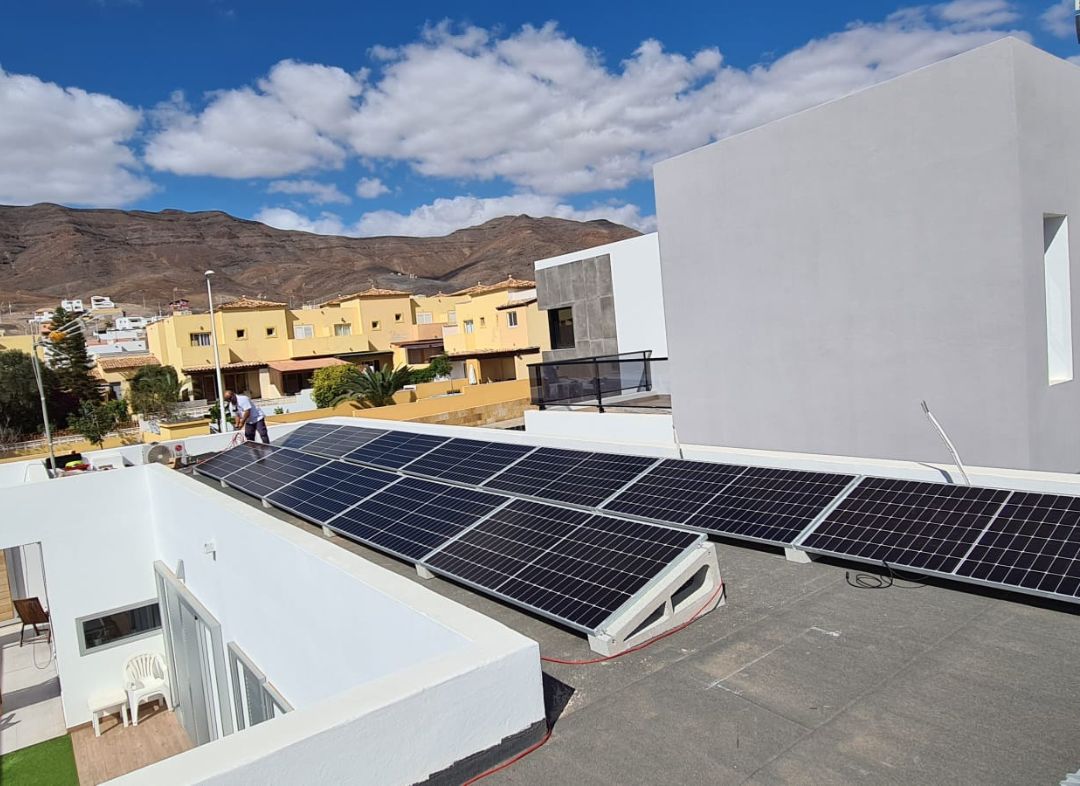 SR Instalación de placas solares en Guamasa