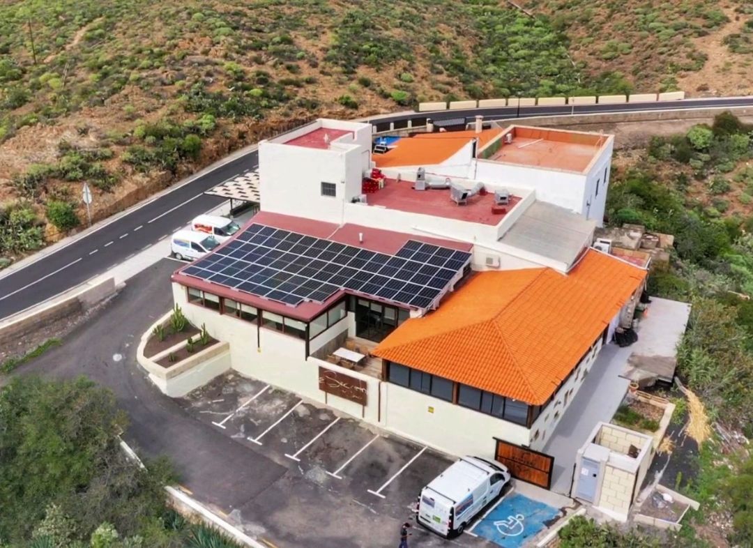 SR Instalación de placas fotovoltaicas en restaurante El Secreto de Chimiche