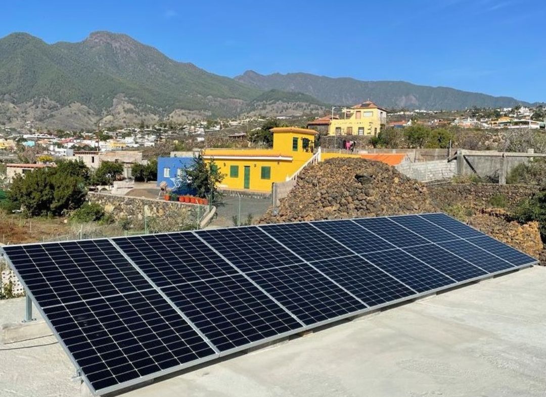 SR Instalación de placas fotovoltaicas en Los Llanos de Airane