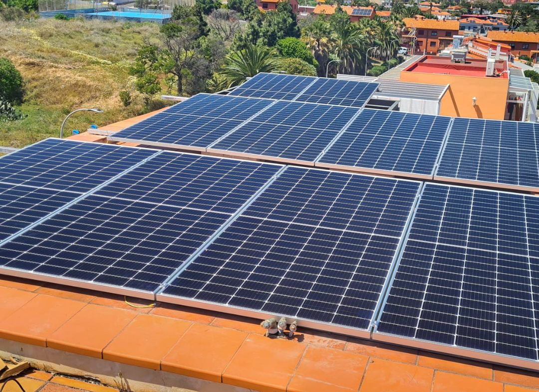 SR Instalación de placas fotovoltaicas en Guajara Tenerife