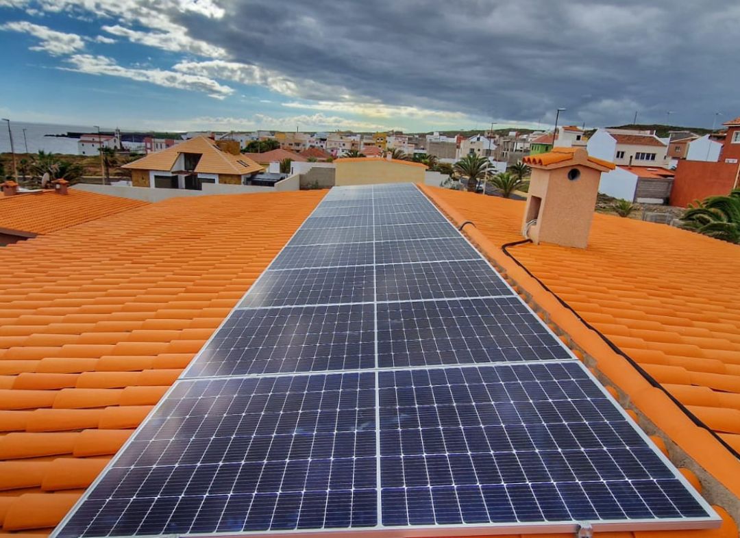 SR Instalación de placas fotovoltaicas en Arico, Tenerife