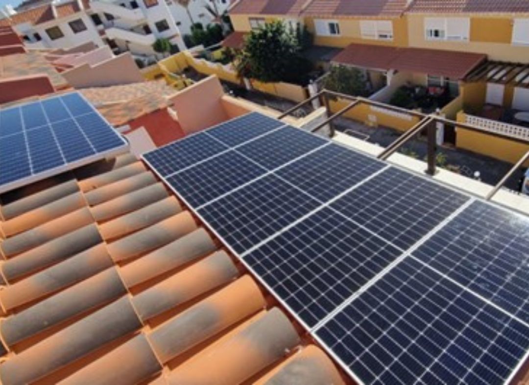 SR Instalación de placas fotovoltaicas en Costa del Silencio, Tenerife