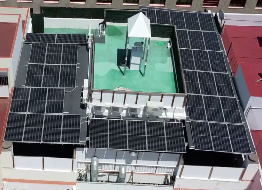 SR Instalación de placas fotovoltaica en una comunidad de propietarios en Santa Cruz de Tenerife