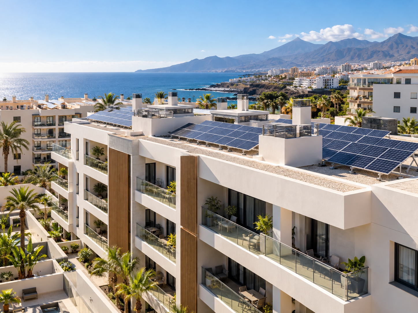 Instalación de energía solar en la cubierta de un edificio residencial de una comunidad de propietarios