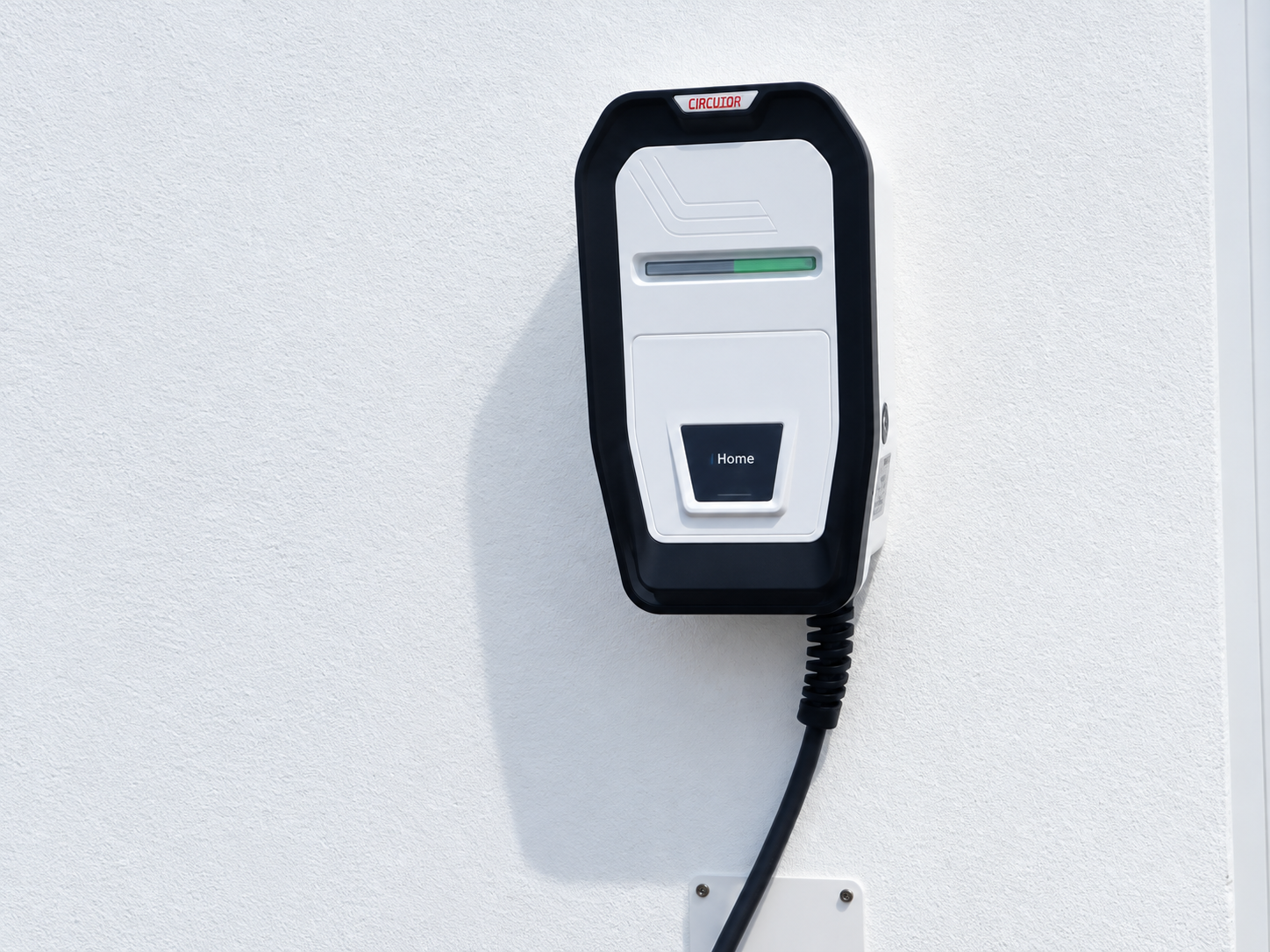 Punto de recarga Circutor eHome instalado en el exterior de una vivienda en Lanzarote