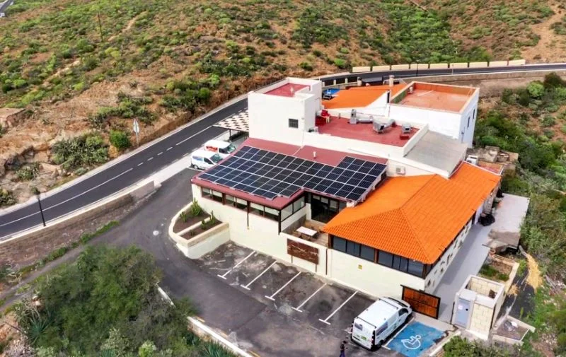 Instalación fotovoltaica de SR Energía en el restaurante El Secreto de Chimiche, Tenerife.